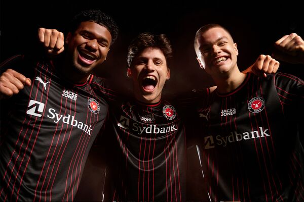 billede af home jersey og Europ jersey til design selv tryk